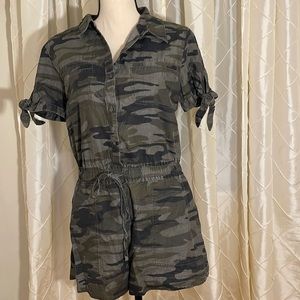 Express Camo romper size M